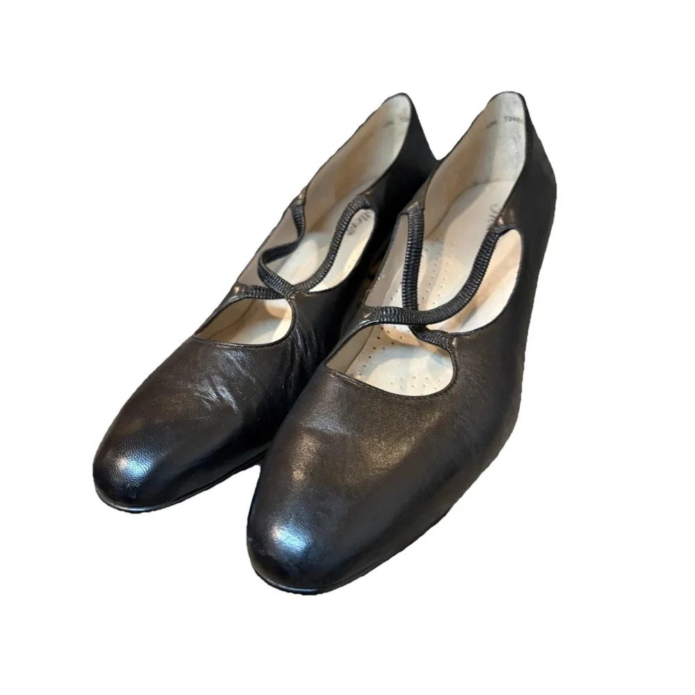 Trotter Black Leather Jamie Pump 2
